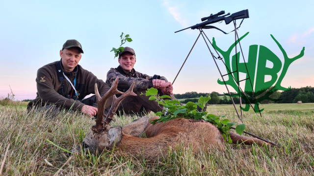 eine Wiese, 5 Böcke - Blattjagd mit dem Jagdbüro Kahle 2022